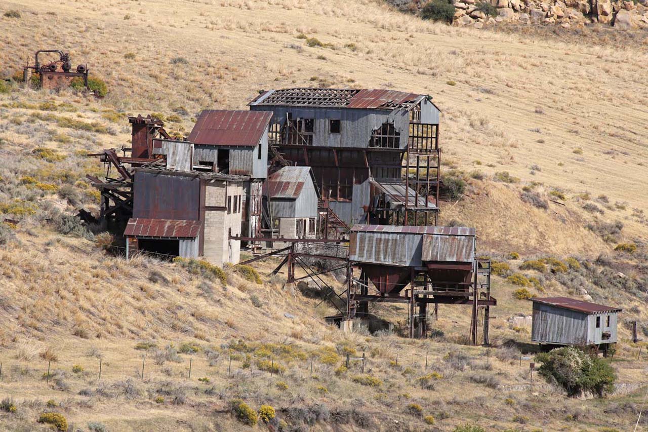 Photograph of the entrance to the Smith Mine at Bearcreek in Carbon County, Montana
